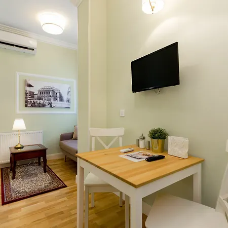 Roland Apartment *